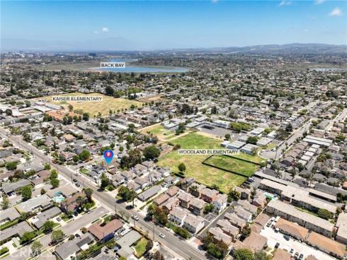 305 Robin Hood Lane, Costa Mesa, CA