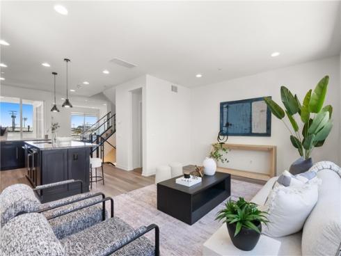 645 Channel Way , Costa Mesa, CA