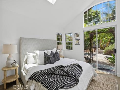 983 Oak Street, Costa Mesa, CA