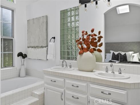 983 Oak Street, Costa Mesa, CA