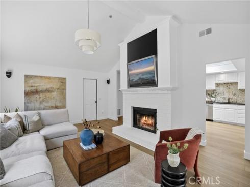 983 Oak Street, Costa Mesa, CA