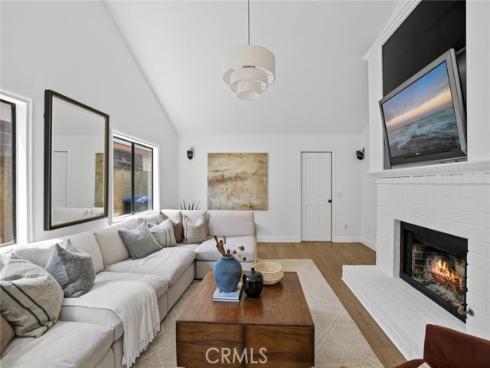 983 Oak Street, Costa Mesa, CA