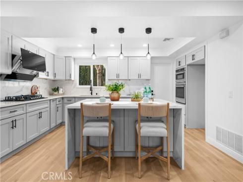 553 Sturgeon Drive, Costa Mesa, CA