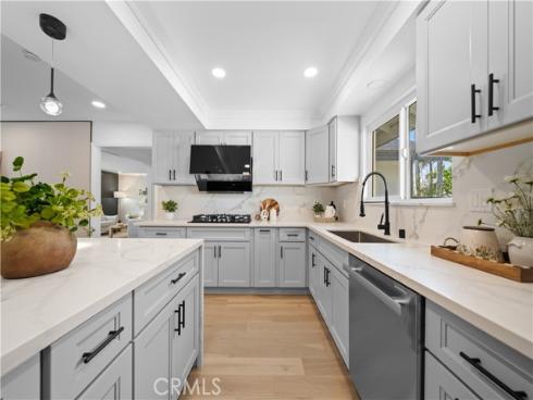 553 Sturgeon Drive, Costa Mesa, CA