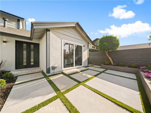 553 Sturgeon Drive, Costa Mesa, CA