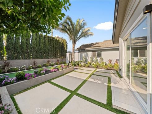 553 Sturgeon Drive, Costa Mesa, CA