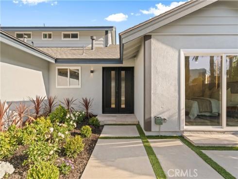 553 Sturgeon Drive, Costa Mesa, CA