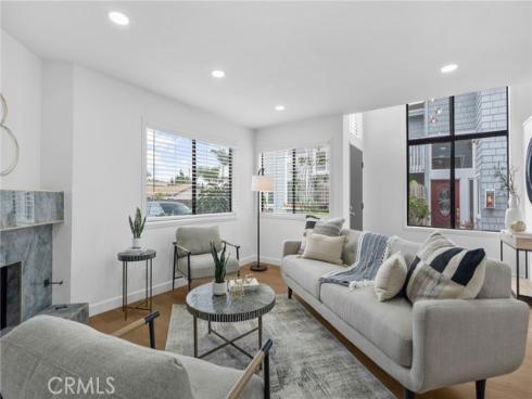 2512 Santa Ana 3 Avenue, Costa Mesa, CA