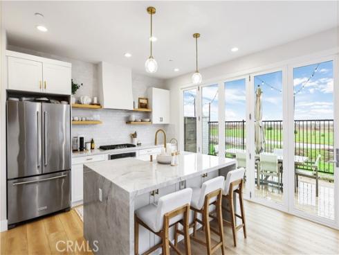 2294 Pacific Avenue, Costa Mesa, CA