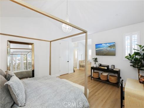 2294 Pacific Avenue, Costa Mesa, CA