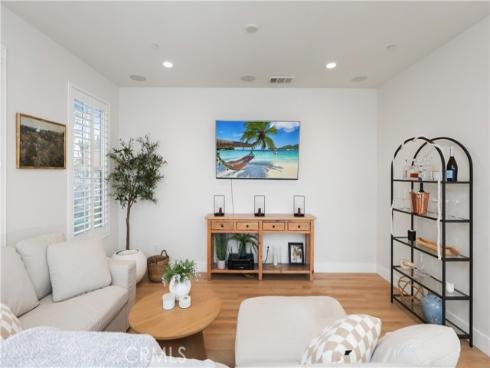 2294 Pacific Avenue, Costa Mesa, CA