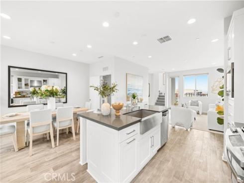 1607 Somerton Dr , Costa Mesa, CA