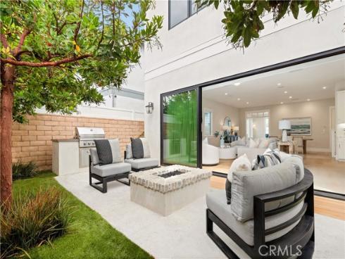 387  La Perle   Place, Costa Mesa, CA