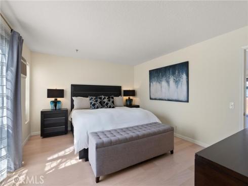 345  Avocado  201B  Street, Costa Mesa, CA