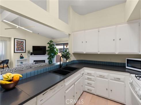 345  Avocado  201B  Street, Costa Mesa, CA