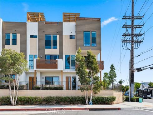 697 W 17th  , Costa Mesa, CA