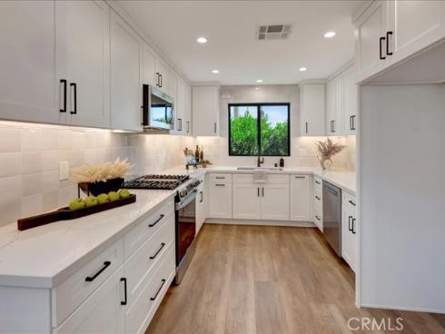 270  Albert   Place, Costa Mesa, CA