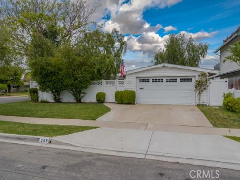 208 Dartmouth Place, Costa Mesa, CA