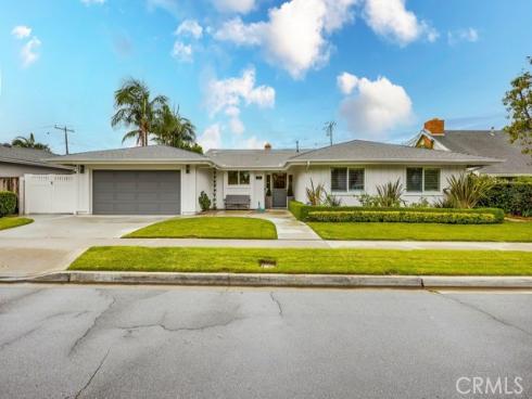 2879 Club House Rd , Costa Mesa, CA