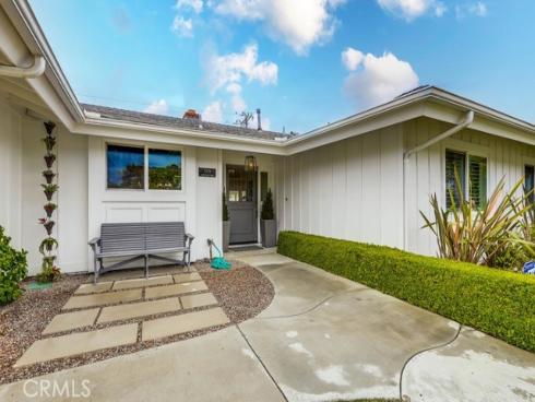 2879 Club House Rd , Costa Mesa, CA