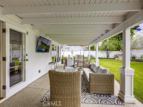 2879 Club House Rd , Costa Mesa, CA