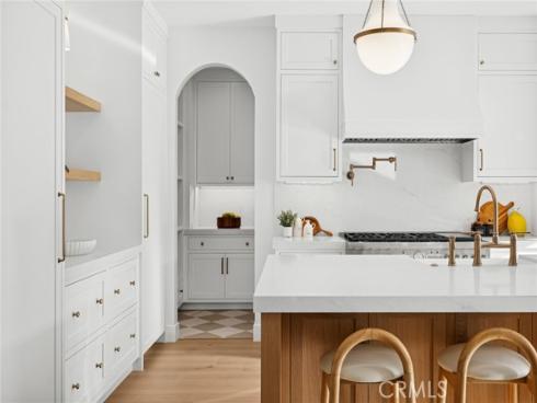 275  Walnut  , Costa Mesa, CA