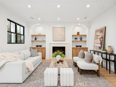 275  Walnut  , Costa Mesa, CA