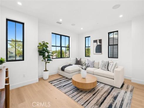 275  Walnut  , Costa Mesa, CA