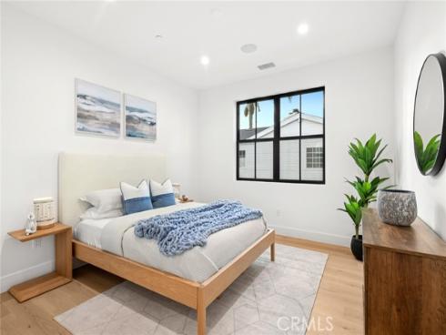 275  Walnut  , Costa Mesa, CA