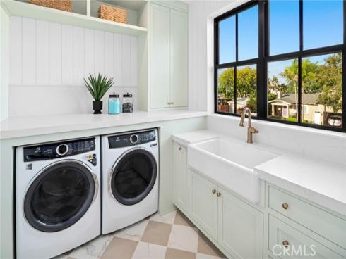 275  Walnut  , Costa Mesa, CA