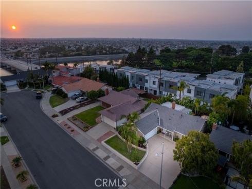 1170  Gleneagles  , Costa Mesa, CA