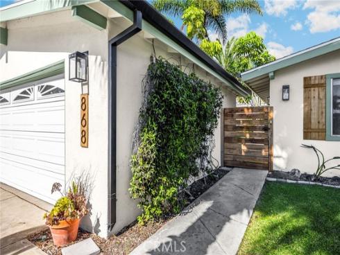 868  Towne  , Costa Mesa, CA
