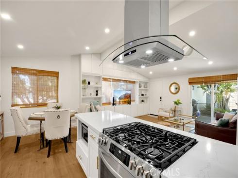 868  Towne  , Costa Mesa, CA