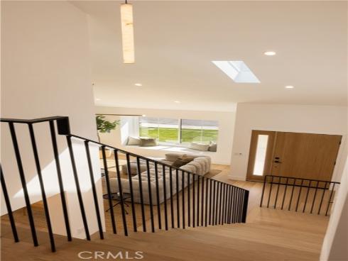 872  Liard  , Costa Mesa, CA