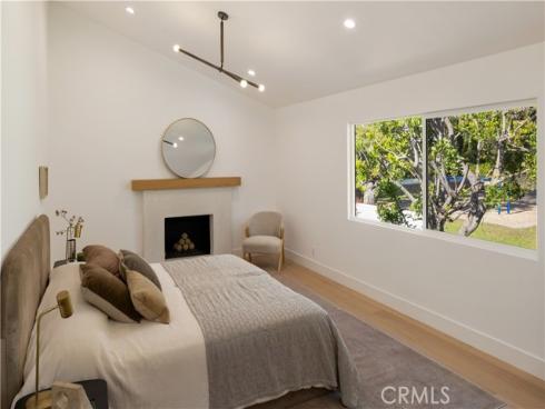 872  Liard  , Costa Mesa, CA