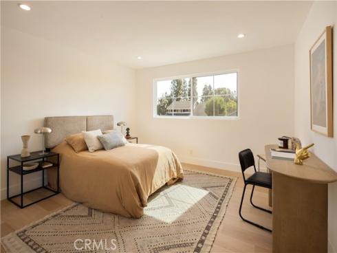 872  Liard  , Costa Mesa, CA