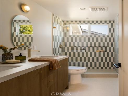 872  Liard  , Costa Mesa, CA