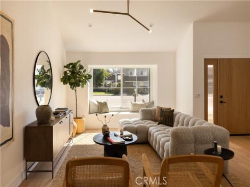 872  Liard  , Costa Mesa, CA