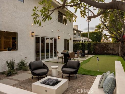 872  Liard  , Costa Mesa, CA