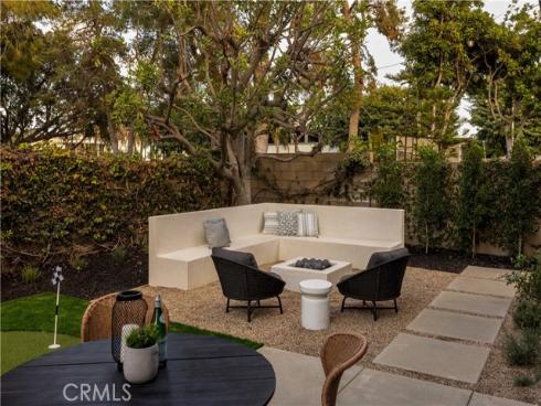 872  Liard  , Costa Mesa, CA