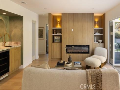 872  Liard  , Costa Mesa, CA