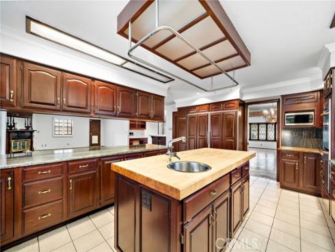 1851  Pitcairn  , Costa Mesa, CA