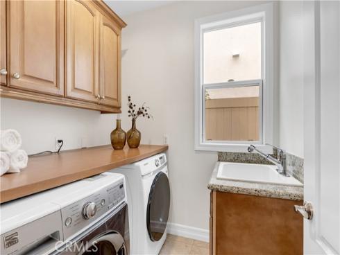 2105  Canyon   Circle, Costa Mesa, CA