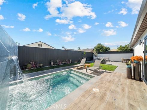 985  Begonia   Avenue, Costa Mesa, CA