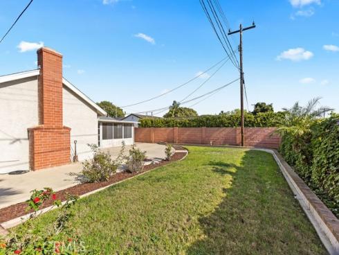 995  Post   Road, Costa Mesa, CA