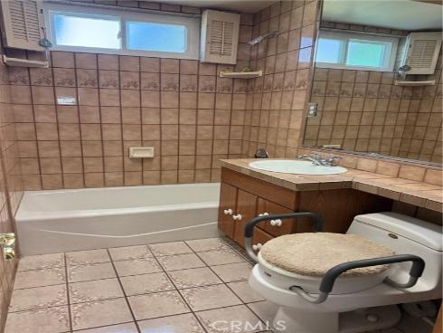 810  Congress  , Costa Mesa, CA