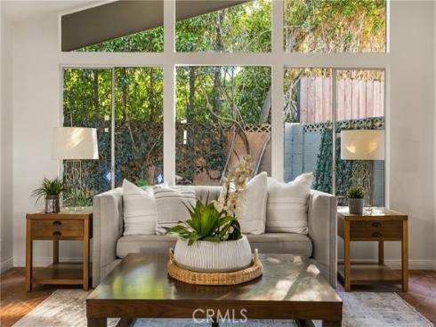 337 Vista Baya , Costa Mesa, CA