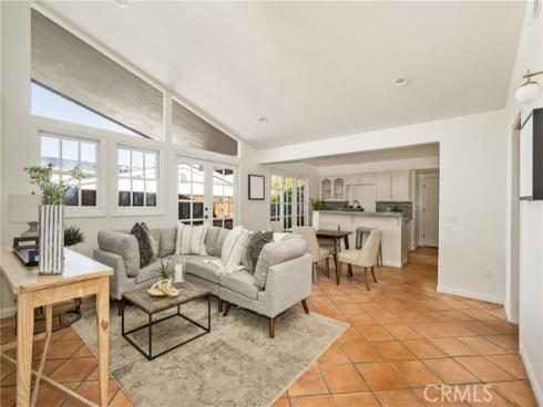 337 Vista Baya , Costa Mesa, CA