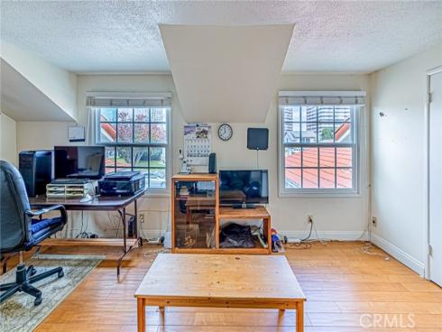 559  Traverse  , Costa Mesa, CA