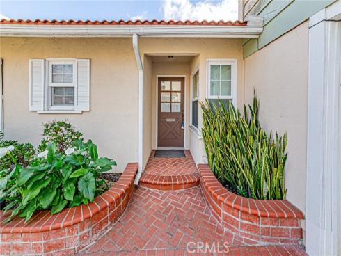 559  Traverse  , Costa Mesa, CA